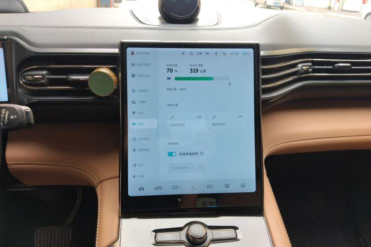 Used Nio ES8 2020 415 KM Signature Edition 7-Seater Version Audio And AC Panel