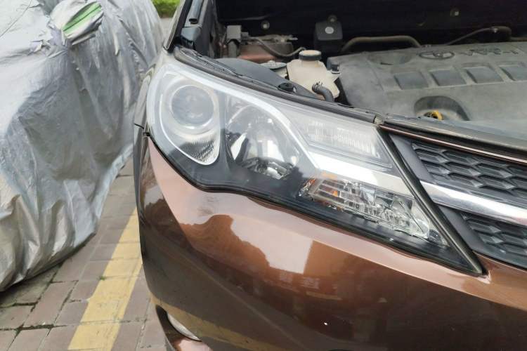 Used Toyota RAV4 2013 2.0L CVT Two-Wheel Drive Urban Edition Right Front Headlight