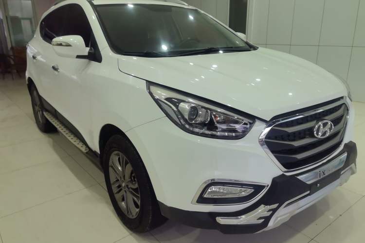 Used Hyundai ix35 2015 2.0L Automatic 2WD Smart Type China IV Front Right 45 Deg
