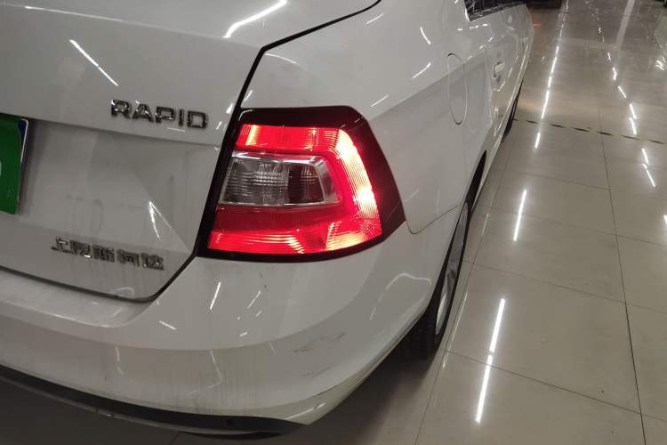 Used Skoda Rapid 2018 1.6L Automatic Comfort Edition Exterior 3