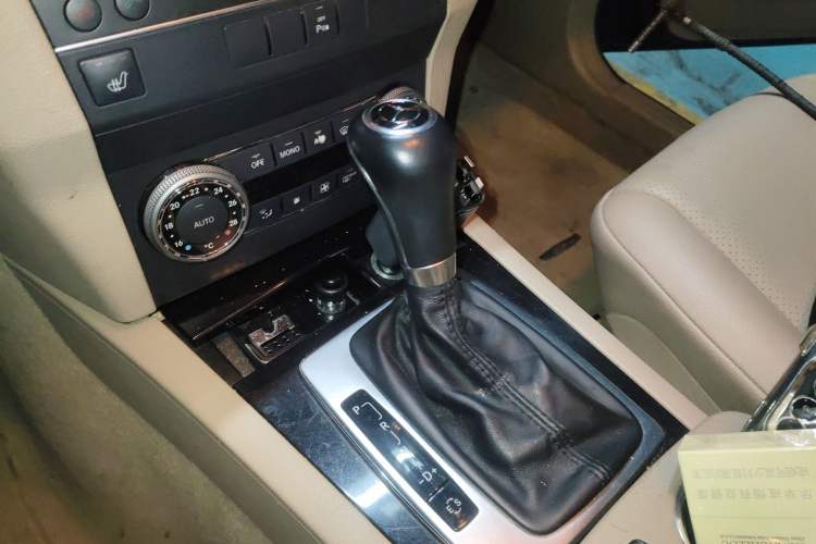 Used Mercedes-Benz GLK-Class 2012 GLK 300 4MATIC Dynamic Edition Gear Lever