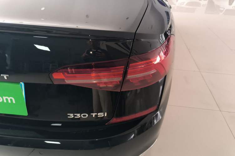 Used Volkswagen Passat 2019 330TSI Elite Edition China VI Right Rear Taillight