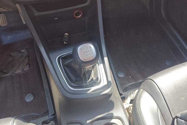 Used Baojun 360 2018 1.5L Manual Elite Version National V Gear Lever