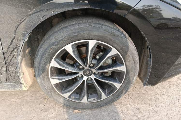 Used Toyota Avalon 2022 2.5L Luxury Edition Right Front Wheel Hub