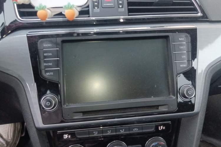 Used Volkswagen Lamando 2015 280TSI DSG Comfort Edition Audio And AC Panel