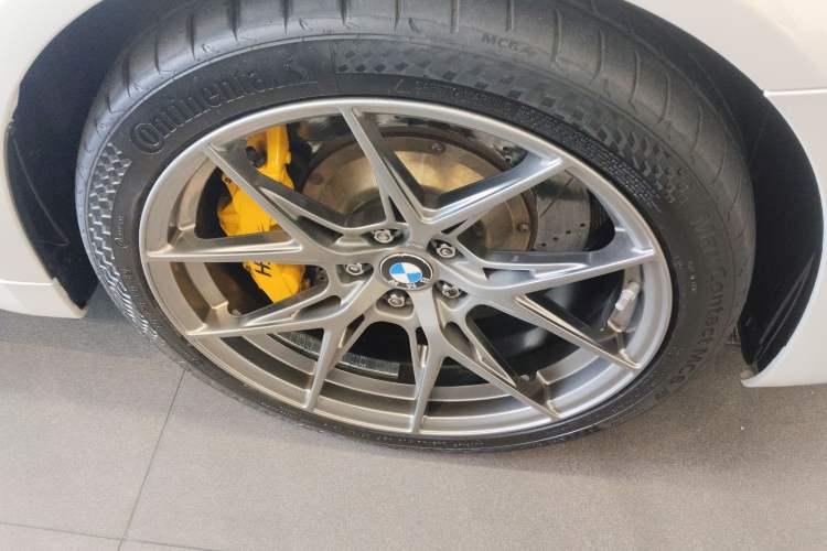 Used BMW 5 Series 2020 525Li M Sport Package Right Front Wheel Hub