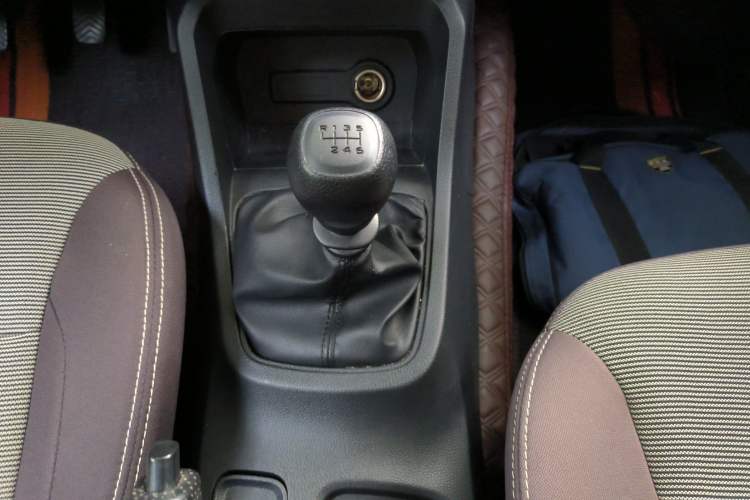 Used Wuling Hongguang 2019 1.5L S Basic Version China VI Standard LAR Gear Lever