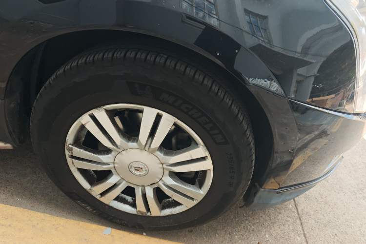 Used Cadillac SRX 2015 3.0L Elite Model Right Front Wheel Hub