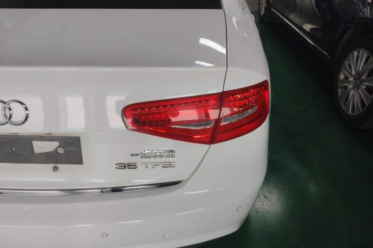 Used Audi A4L 2015 35 TFSI Automatic Comfort Model Right Rear Taillight