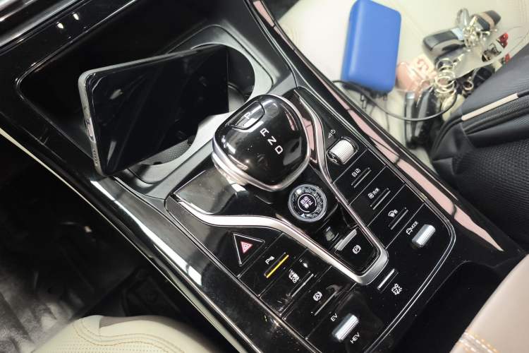 Used BYD Qin PLUS 2024 HONOR Edition DM-i 55KM Leading Model Gear Lever