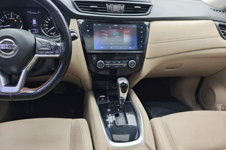 Used Nissan X-Trail 2017 2.5L CVT Luxury Edition 4WD Audio And AC Panel