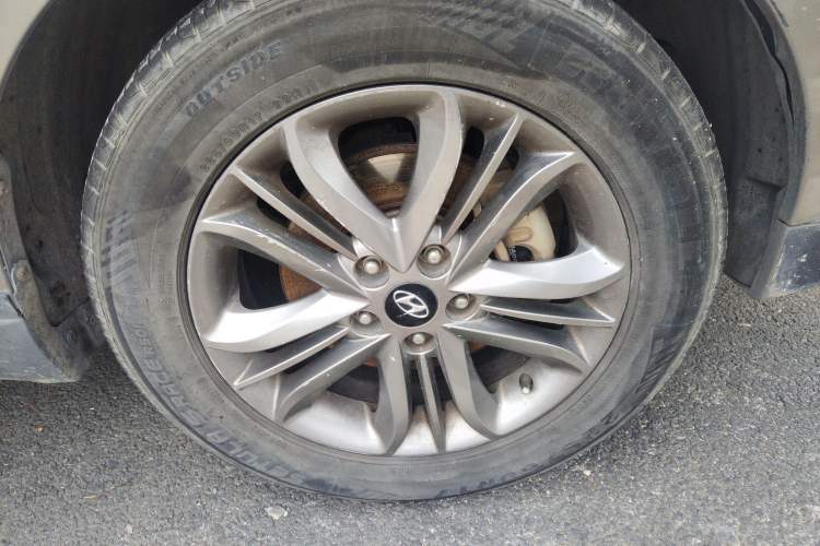 Used Hyundai ix35 2013 2.0L Automatic Two-Wheel Drive Smart GLS China IV Standard Right Front Wheel Hub