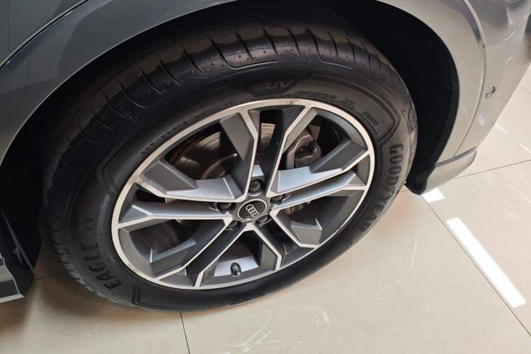 Used Audi Q3 2021 40 TFSI Fashion Dynamic Model
