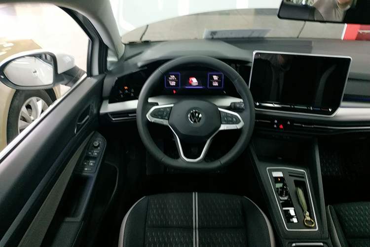 Used Volkswagen Golf 2025 Facelifted 300TSI Pro Steering Wheel