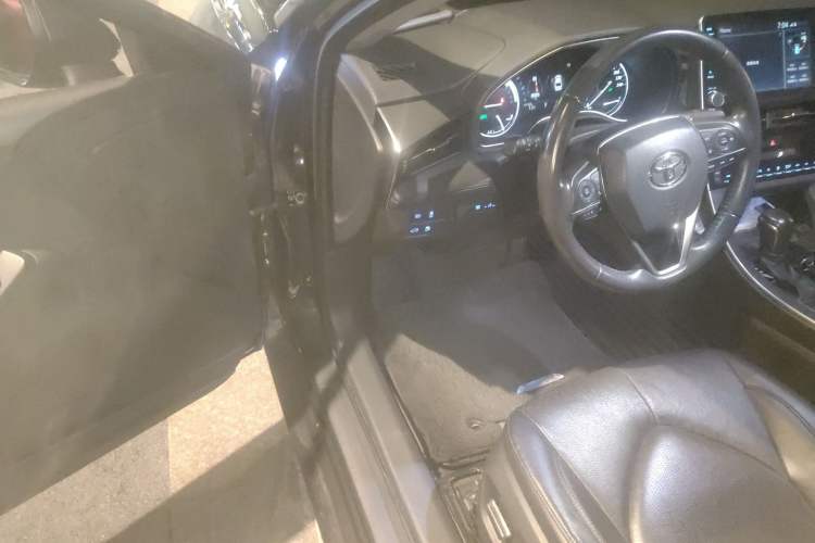 Used Toyota Avalon 2019 Dual-Engine 2.5L Luxury Edition China VI Standard Driver Seat
