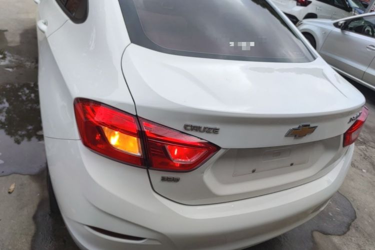 Used Chevrolet Cruze 2018 320 Automatic Pioneer Sunroof Edition
