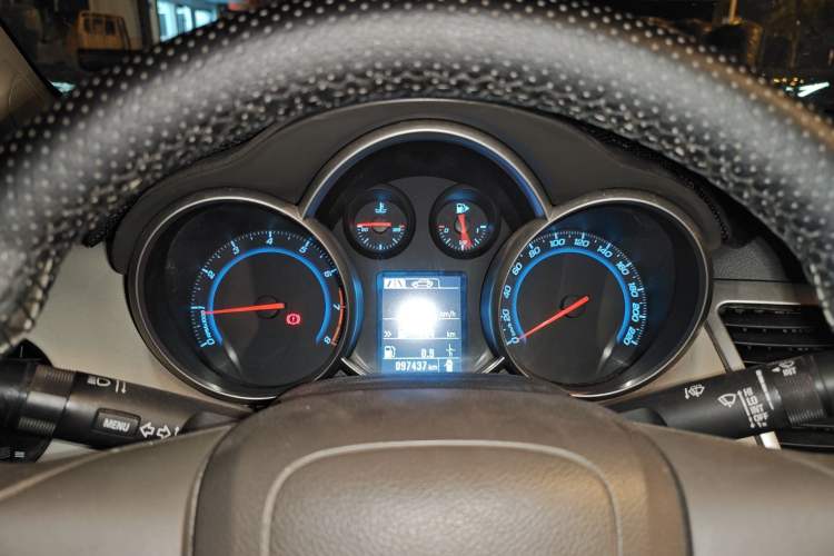 Used Chevrolet Cruze 2015 1.5L Classic SL MT Instrument Cluster