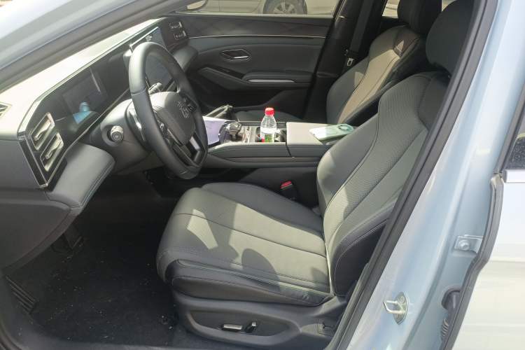 Used BYD Qin L 2025 DM-i Smart Drive 120KM Superior Model Left Front Seat