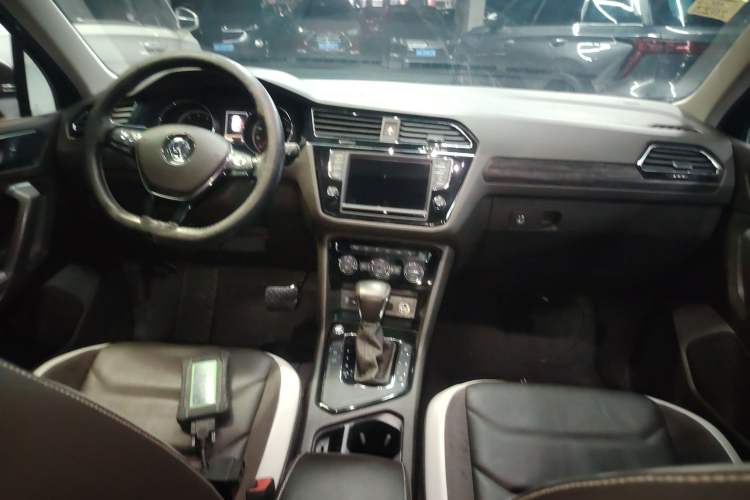 Used Volkswagen Tiguan L 2017 330TSI Automatic Two-Wheel Drive Luxury Edition Center Console