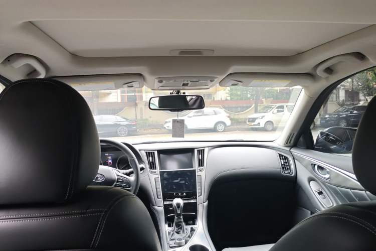 Used Infiniti Q50L 2018 2.0T Enjoyment Version China VI Standard
