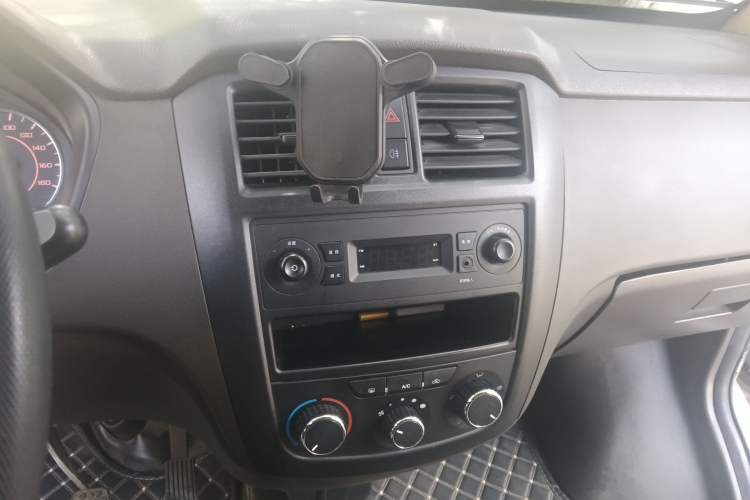 Used Wuling Rongguang S 2023 1.5L Basic Enclosed-Window Vehicle 2 Seats Audio And AC Panel