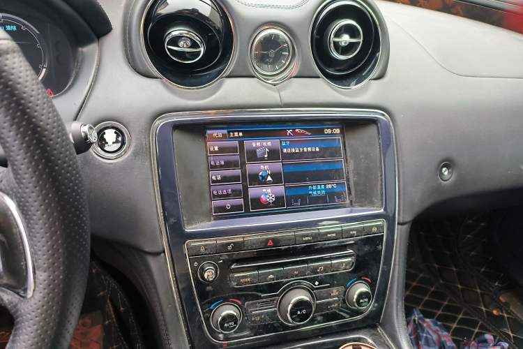 Used Jaguar XJ 2013 XJL 3.0 SC Panoramic Business Edition
