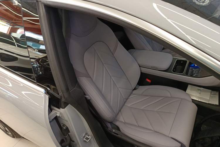 Used Nio ET5T 2025 75 kWh Touring Right Front Seat