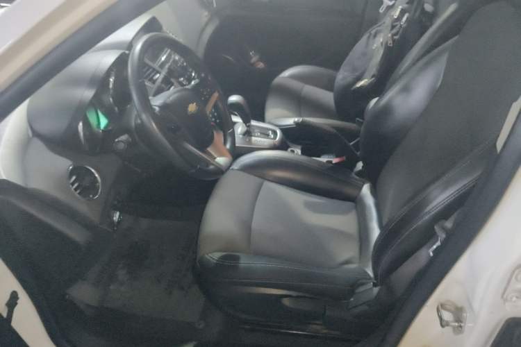 Used Chevrolet Cruze 2013 Hatchback 1.6T Automatic Flagship Model Left Front Seat