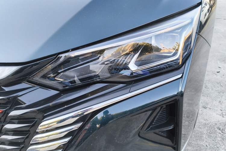 Used Dongfeng Aeolus Yixuan MAX 2023 1.5T Ultra-Stylish Trendsetting Dad Edition