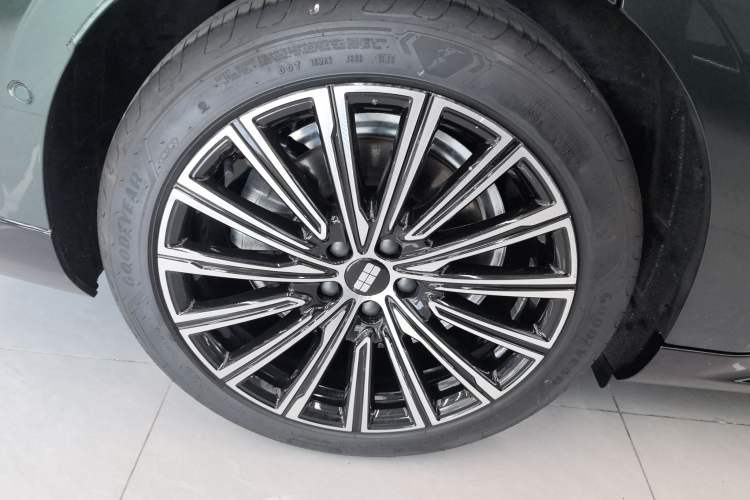 Used Geely Galaxy 8 2025 130km EM-P Starship Edition
