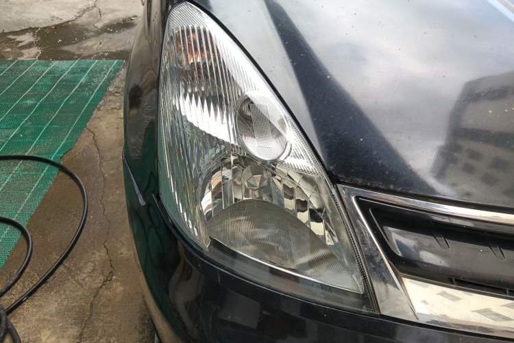 Used Nissan Livina 2010 Jingyue Edition 1.6L Manual All-Around Model