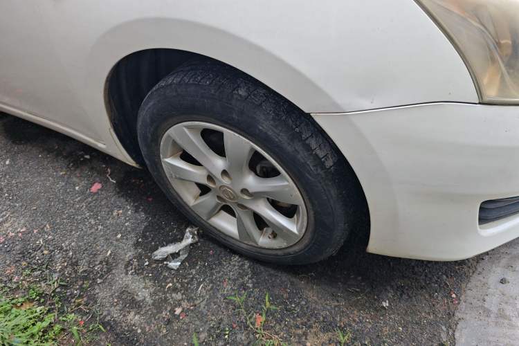 Used Nissan Tiida 2011 1.6L Manual Smart Version