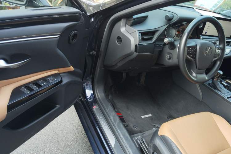 Used Lexus ES 2023 200 Excellence Edition