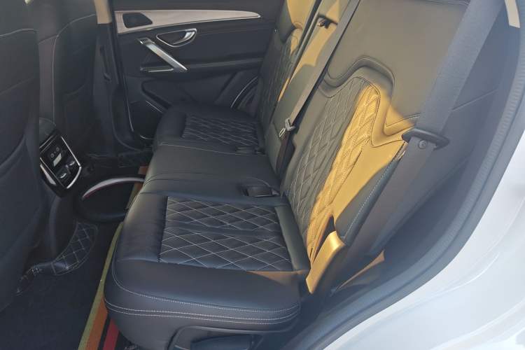 Used JETOUR X70 PLUS 2023 1.5T DCT Brave PLUS 5-Seater