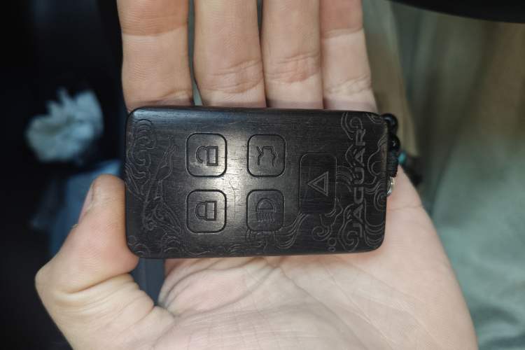 Used Jaguar F-PACE 2016 2.0T Two-Wheel Drive Urban Luxury Edition