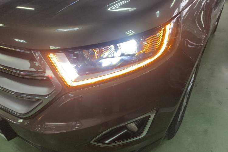 Used Ford Edge 2015 2.0T GTDi Two-Wheel-Drive High-Line Version
