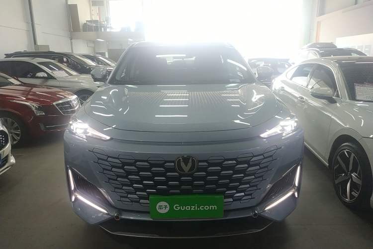 Used Changan UNI-K 2023 2.0T Two-Wheel Drive Yue Ling Trim
