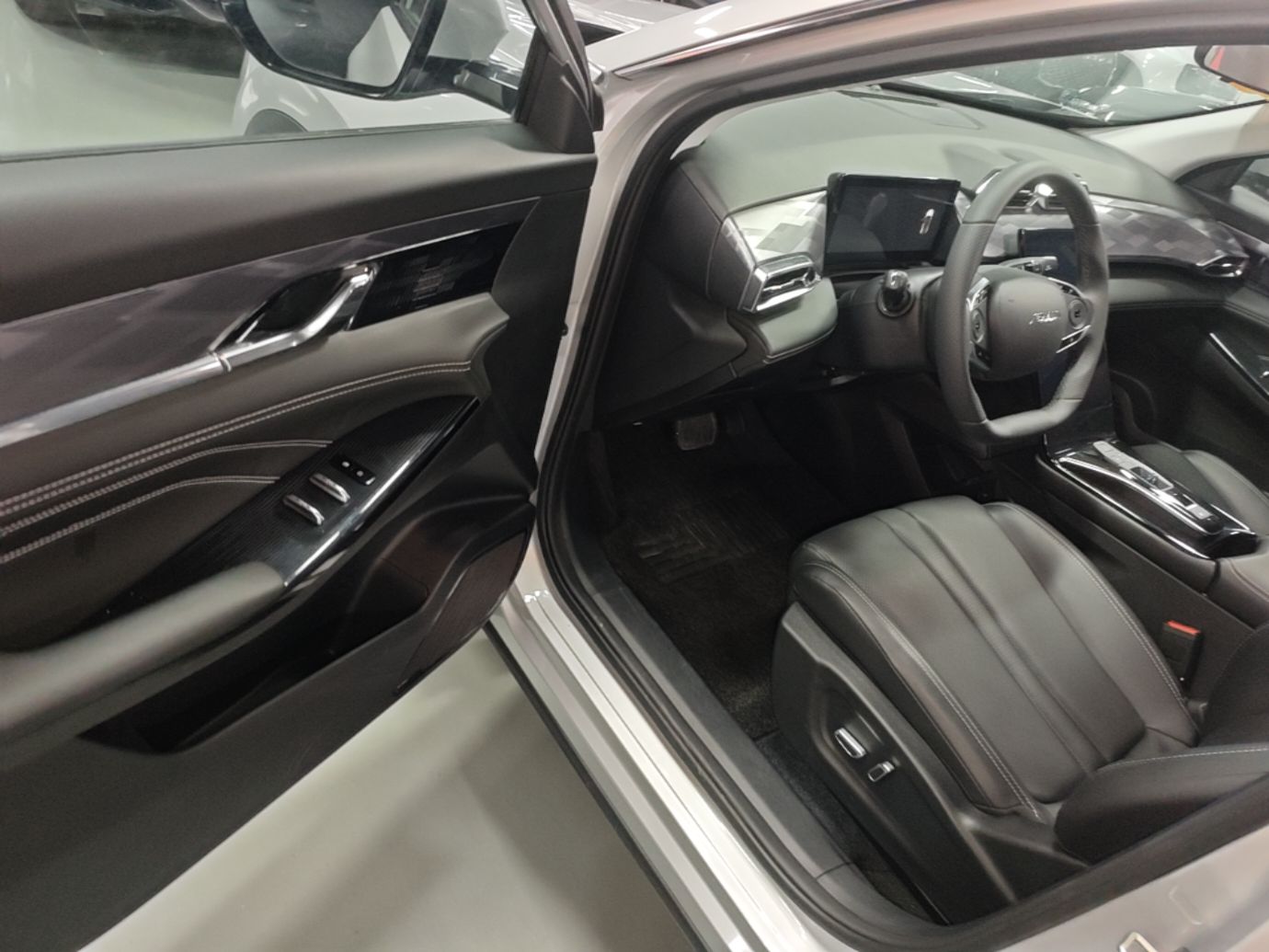 Dongfeng Aeolus Mage 2023 1.5T Luxury Edition — снимка 18