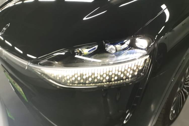 Used Hima AITO M9 2025 Extended-Range Ultra Version 52 kWh 6-Seater Left Front Headlight