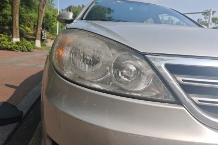 Used Volkswagen Lavida 2011 1.6L Automatic Premium Edition Right Front Headlight