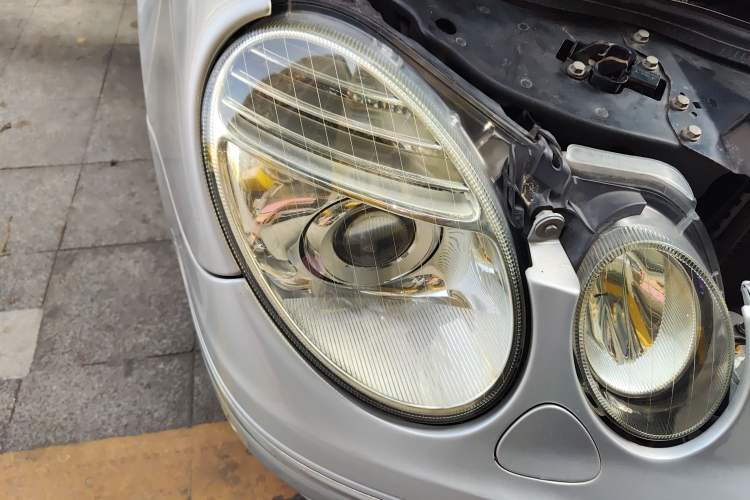 Used Mercedes-Benz E-Class 2007 E 280 Fashion Model Right Front Headlight