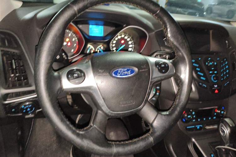 Used Ford Focus 2012 Sedan 1.6L Automatic Fashion Edition

