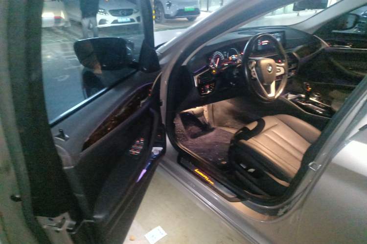 Used BMW 5 Series 2018 525Li Luxury Package Driver Seat