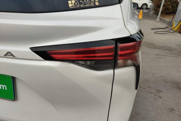 Used Toyota Granvia 2022 2.5L Hybrid Flagship Edition Right Rear Taillight