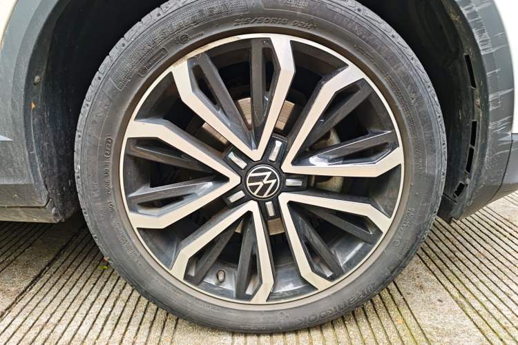 Used Volkswagen T-ROC 2022 280TSI DSG Two-Wheel Drive Comfort PLUS Right Front Wheel Hub