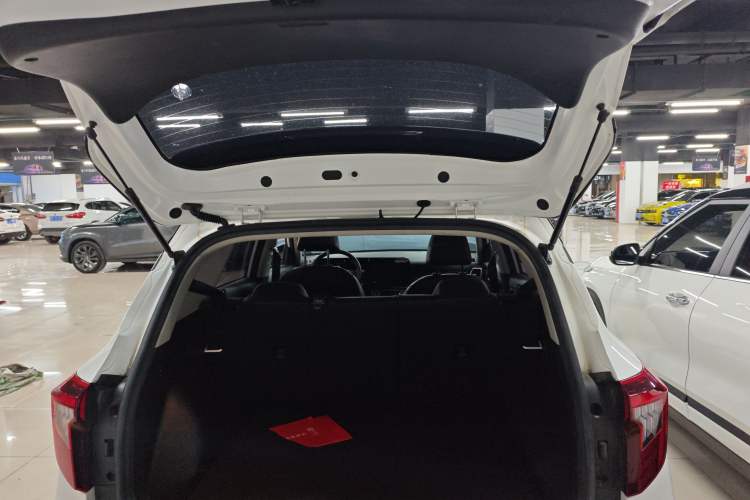 Used Kia Seltos 2023 1.5L CVT Luxury Edition Trunk