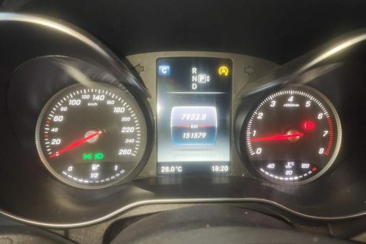 Used Mercedes-Benz C-Class 2015 C 200 L Sport Edition Odometer Close Up