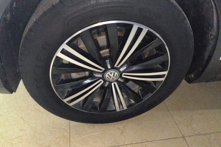 Used Volkswagen Tiguan L 2020 330TSI Automatic Two-Wheel Drive Panoramic Comfort Edition China VI Standard Left Front Wheel Hub