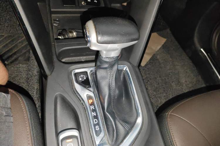 Used GAC Trumpchi GS4 2017 235T Automatic Two-Wheel Drive Luxury Smart Connectivity Version Gear Lever