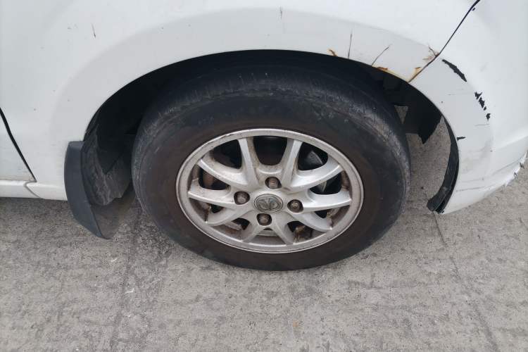 Used BAIC Weiwang M20 2014 1.5L practical type BJ415A Right Front Wheel Hub